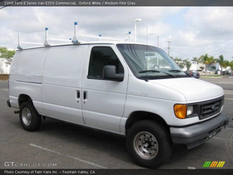 Front 3/4 View of 2006 E Series Van E350 Commercial