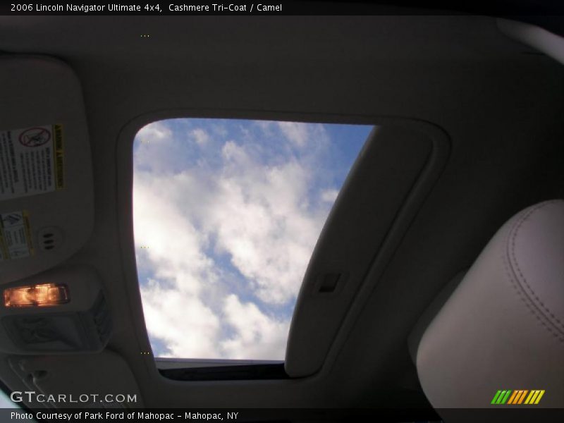 Cashmere Tri-Coat / Camel 2006 Lincoln Navigator Ultimate 4x4