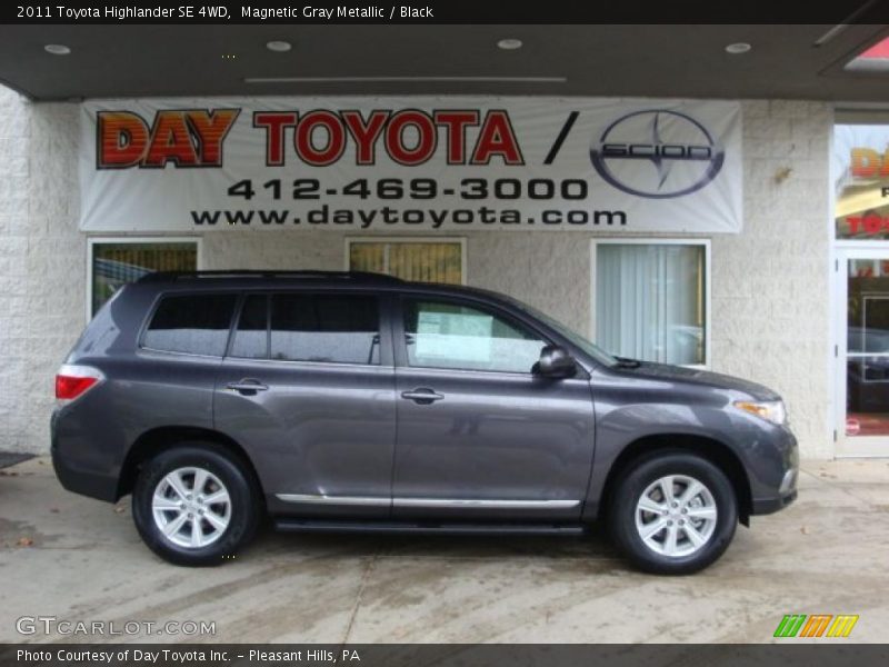 Magnetic Gray Metallic / Black 2011 Toyota Highlander SE 4WD