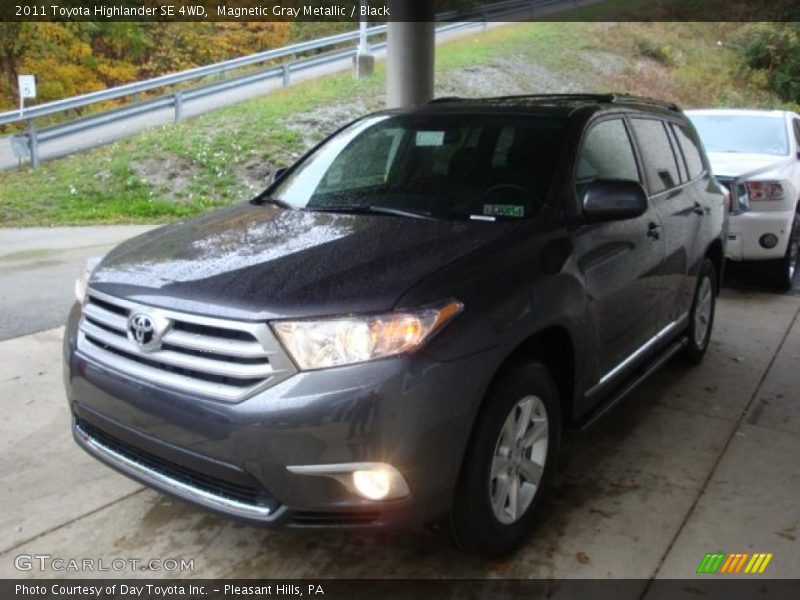 Magnetic Gray Metallic / Black 2011 Toyota Highlander SE 4WD