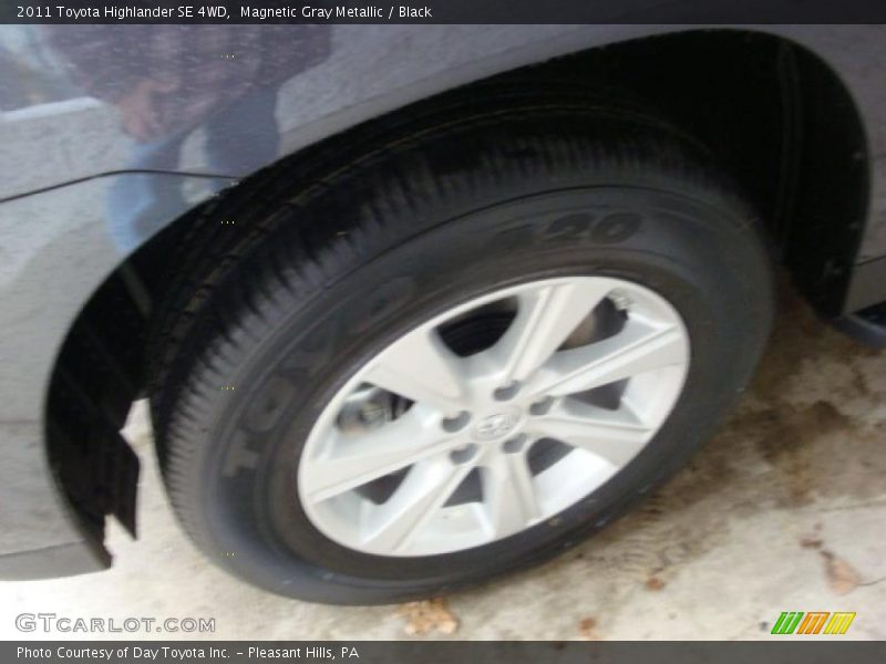 Magnetic Gray Metallic / Black 2011 Toyota Highlander SE 4WD