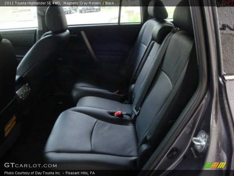 Magnetic Gray Metallic / Black 2011 Toyota Highlander SE 4WD