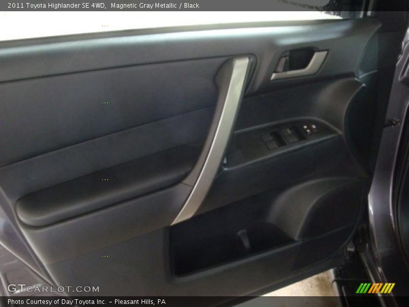 Magnetic Gray Metallic / Black 2011 Toyota Highlander SE 4WD