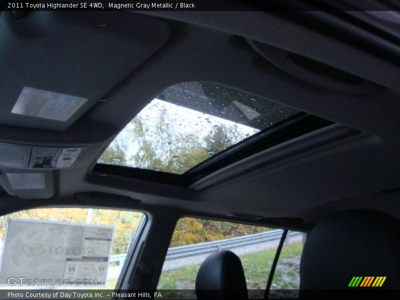 Magnetic Gray Metallic / Black 2011 Toyota Highlander SE 4WD