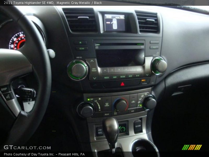 Magnetic Gray Metallic / Black 2011 Toyota Highlander SE 4WD