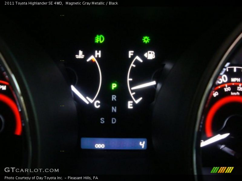 Magnetic Gray Metallic / Black 2011 Toyota Highlander SE 4WD