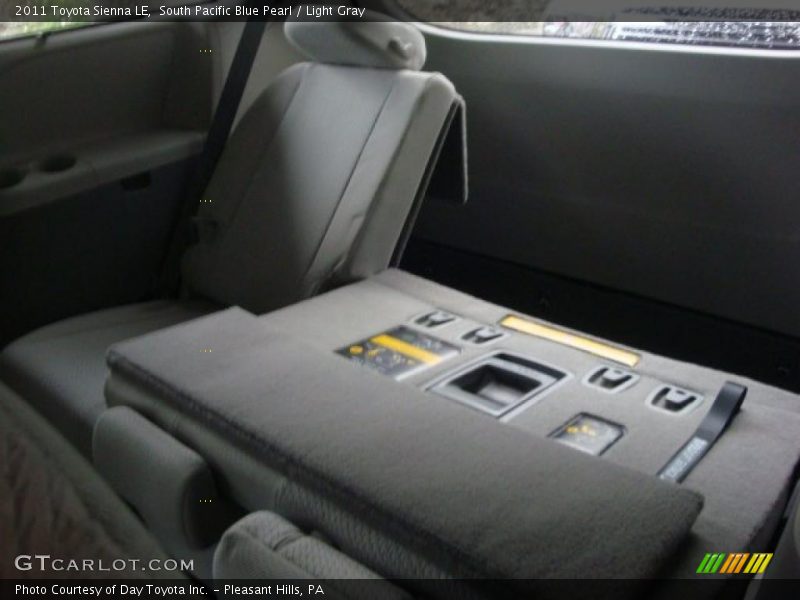 South Pacific Blue Pearl / Light Gray 2011 Toyota Sienna LE