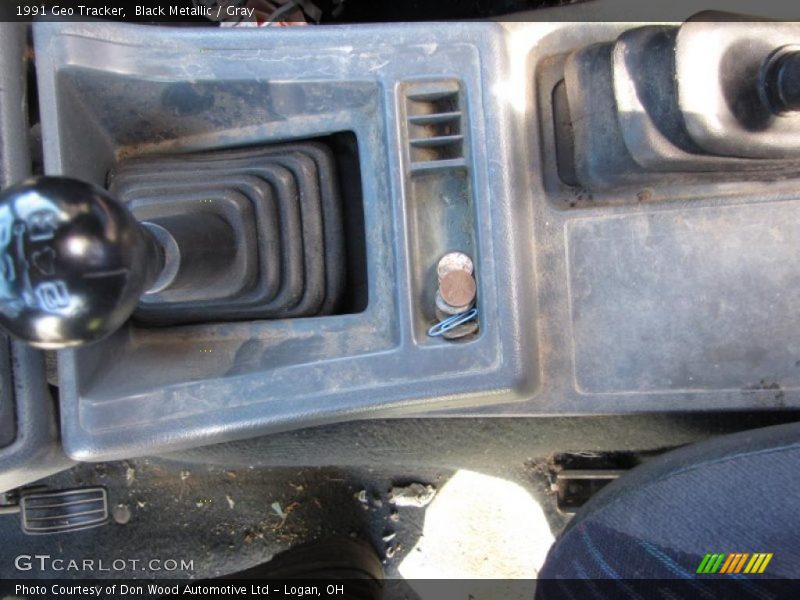 Black Metallic / Gray 1991 Geo Tracker