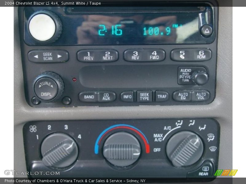 Summit White / Taupe 2004 Chevrolet Blazer LS 4x4