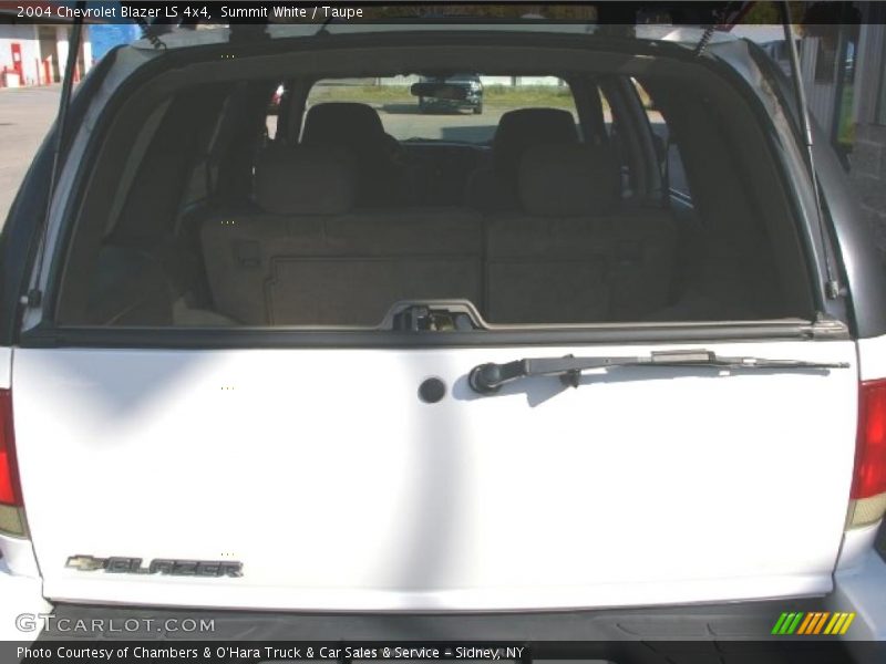 Summit White / Taupe 2004 Chevrolet Blazer LS 4x4