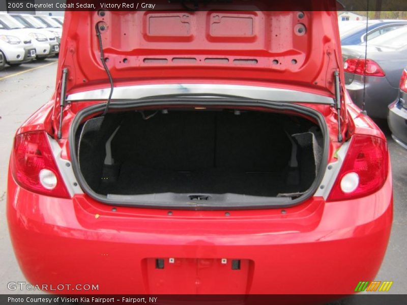 Victory Red / Gray 2005 Chevrolet Cobalt Sedan