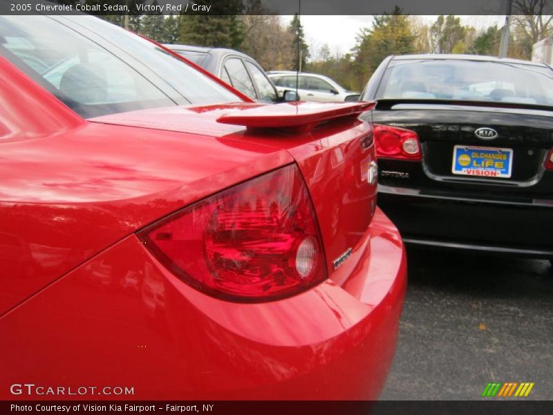 Victory Red / Gray 2005 Chevrolet Cobalt Sedan