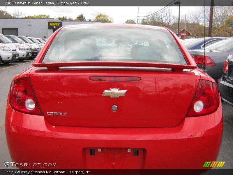 Victory Red / Gray 2005 Chevrolet Cobalt Sedan