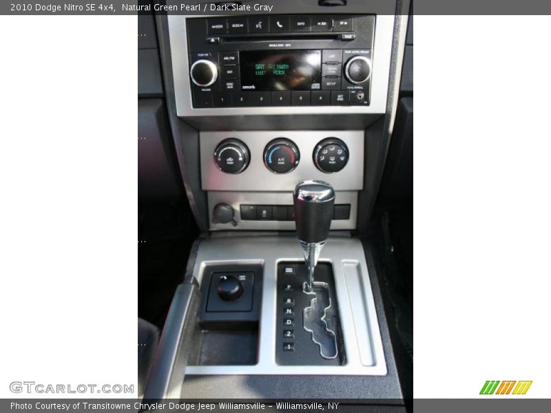 Controls of 2010 Nitro SE 4x4