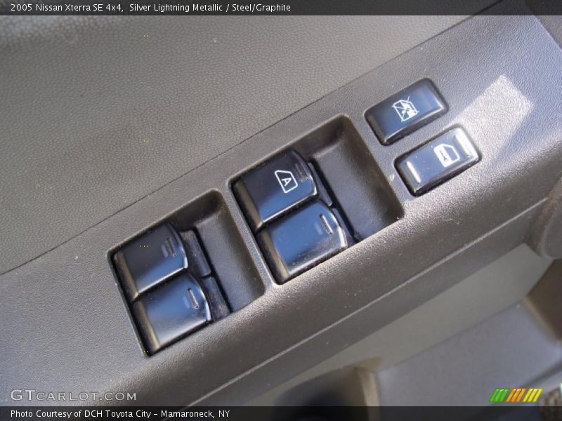Silver Lightning Metallic / Steel/Graphite 2005 Nissan Xterra SE 4x4