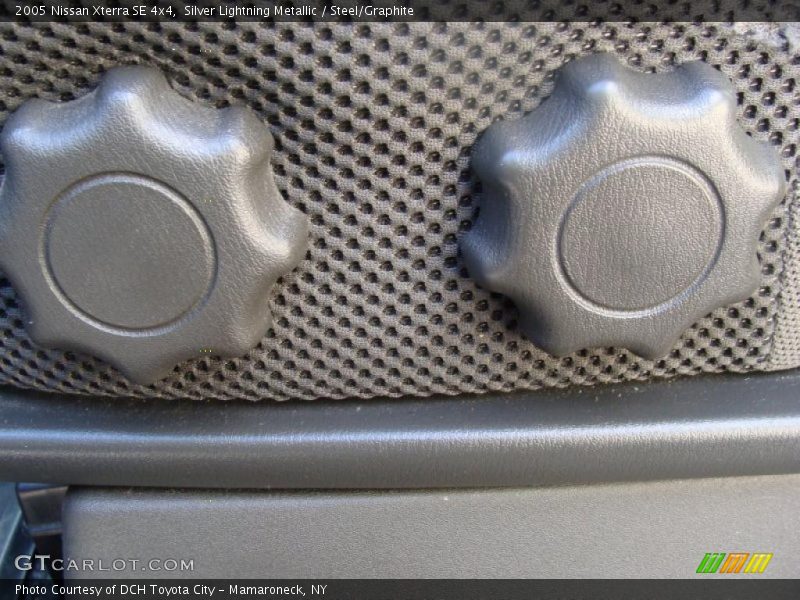 Silver Lightning Metallic / Steel/Graphite 2005 Nissan Xterra SE 4x4