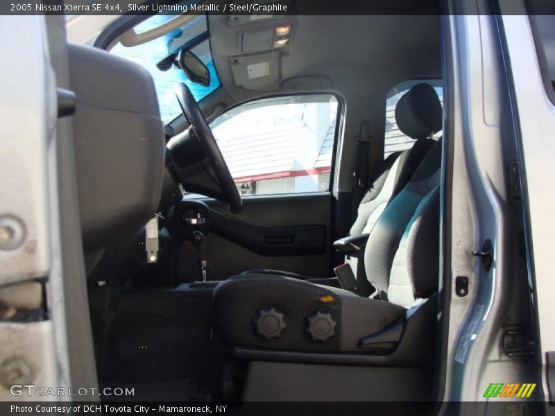 Silver Lightning Metallic / Steel/Graphite 2005 Nissan Xterra SE 4x4