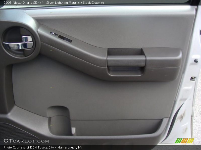 Silver Lightning Metallic / Steel/Graphite 2005 Nissan Xterra SE 4x4