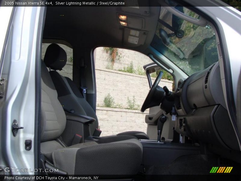 Silver Lightning Metallic / Steel/Graphite 2005 Nissan Xterra SE 4x4