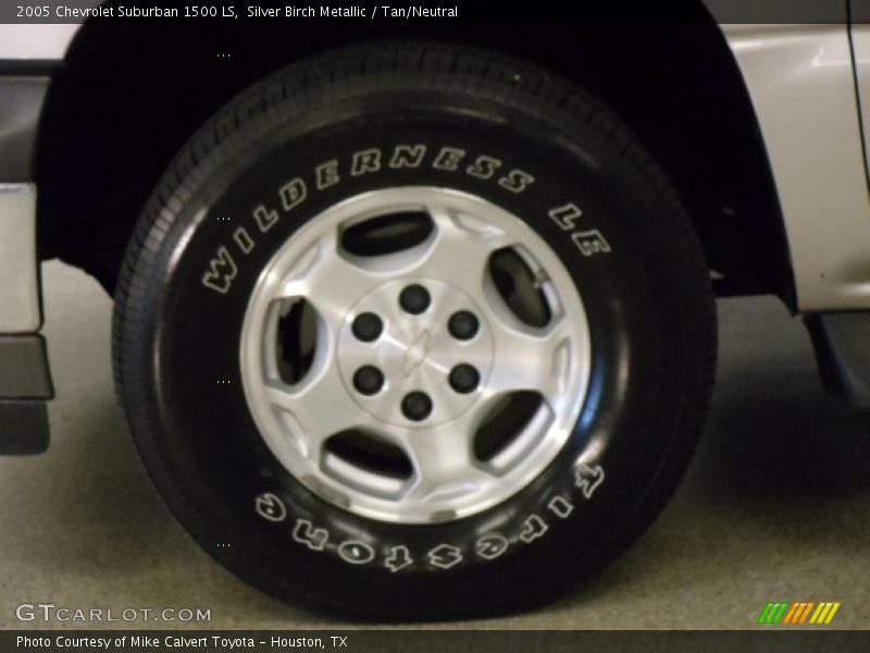  2005 Suburban 1500 LS Wheel