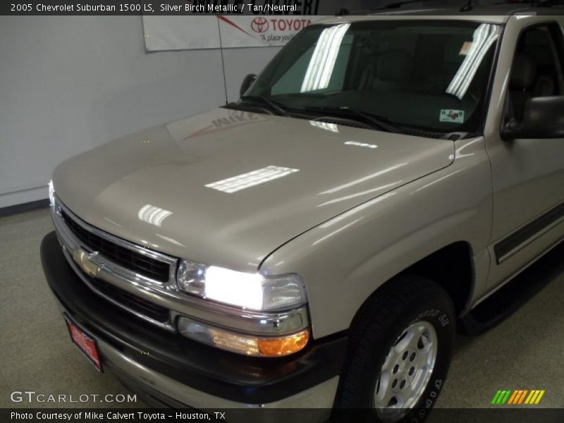 Silver Birch Metallic / Tan/Neutral 2005 Chevrolet Suburban 1500 LS