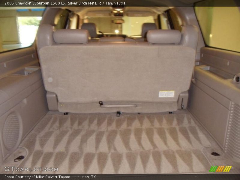  2005 Suburban 1500 LS Trunk