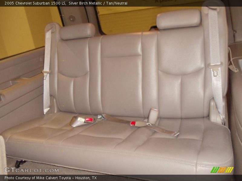 2005 Suburban 1500 LS Tan/Neutral Interior
