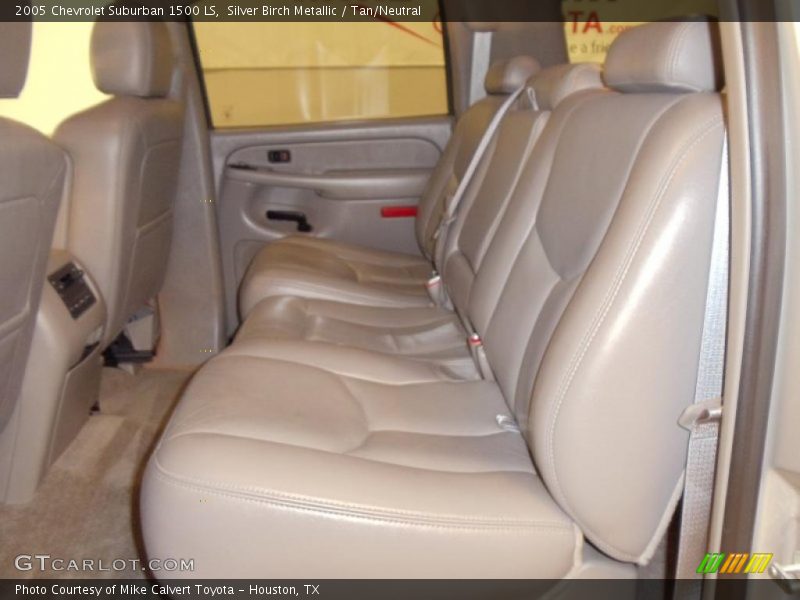  2005 Suburban 1500 LS Tan/Neutral Interior