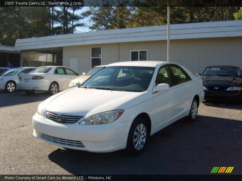 Super White / Gray 2005 Toyota Camry LE