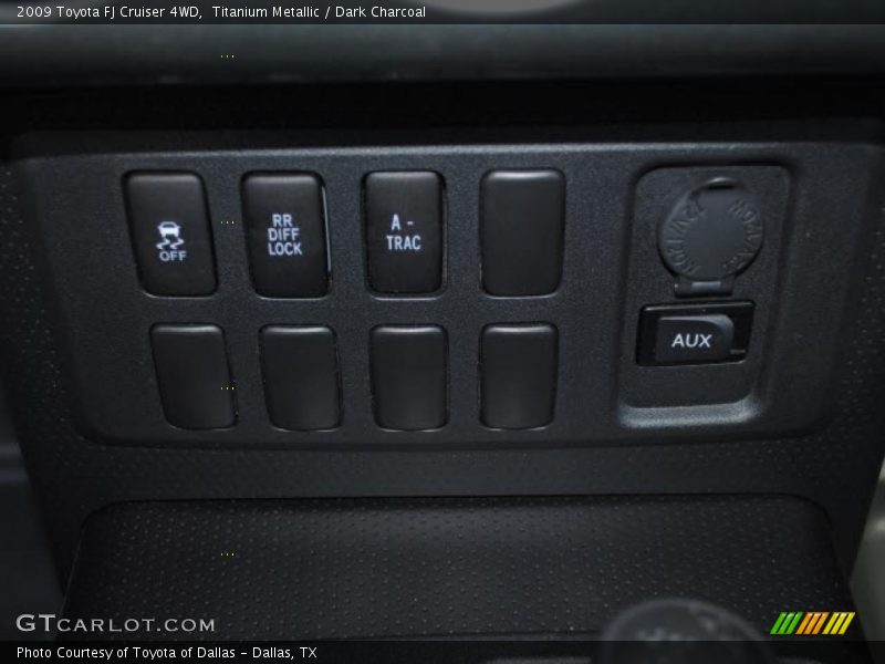 Controls of 2009 FJ Cruiser 4WD