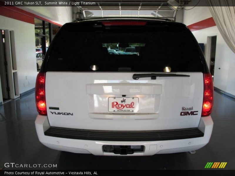 Summit White / Light Titanium 2011 GMC Yukon SLT