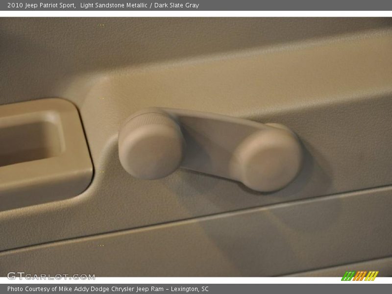 Light Sandstone Metallic / Dark Slate Gray 2010 Jeep Patriot Sport