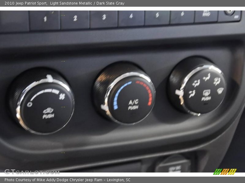 Light Sandstone Metallic / Dark Slate Gray 2010 Jeep Patriot Sport