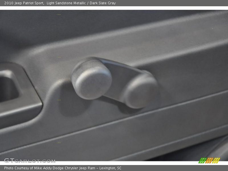Light Sandstone Metallic / Dark Slate Gray 2010 Jeep Patriot Sport