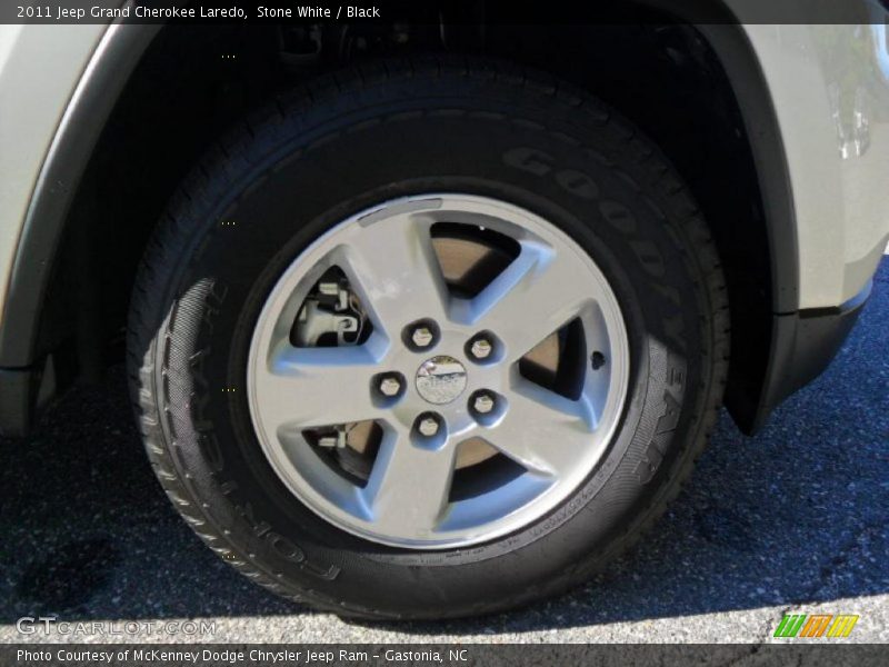 Stone White / Black 2011 Jeep Grand Cherokee Laredo