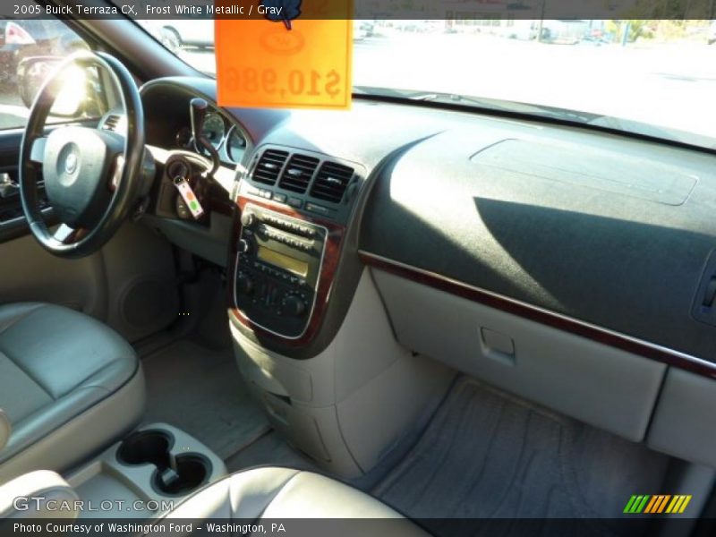 Dashboard of 2005 Terraza CX