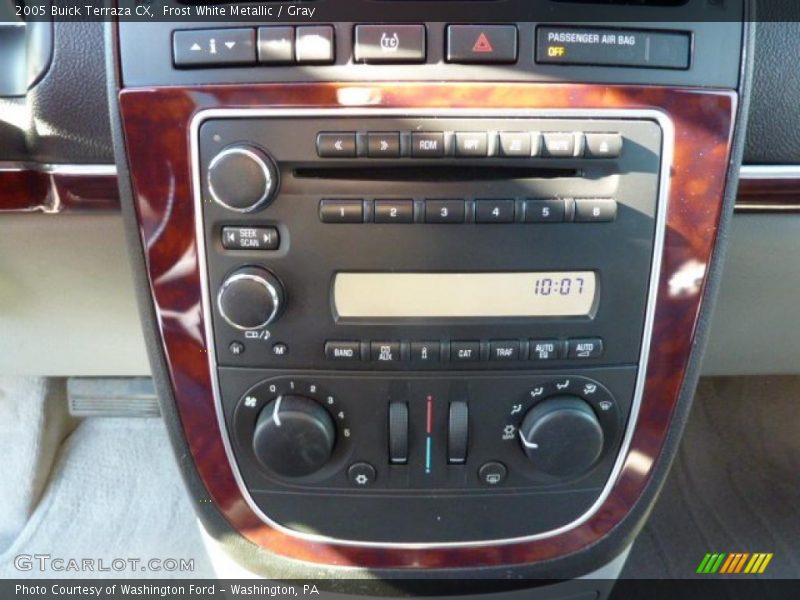 Controls of 2005 Terraza CX