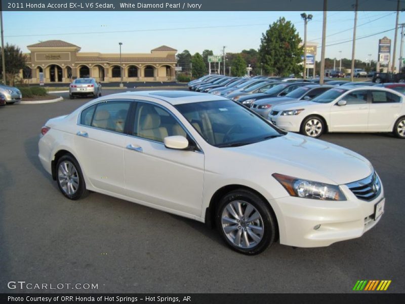 Front 3/4 View of 2011 Accord EX-L V6 Sedan