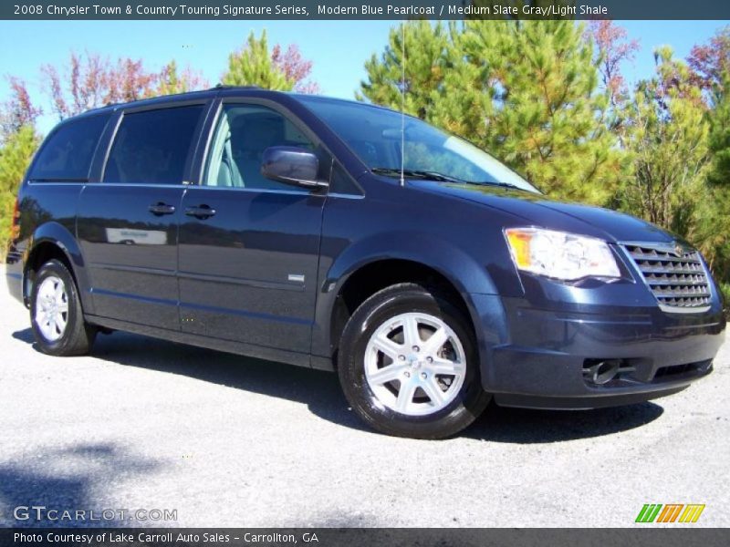 Front 3/4 View of 2008 Town & Country Touring Signature Series