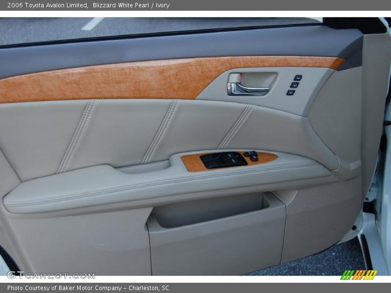 Door Panel of 2006 Avalon Limited