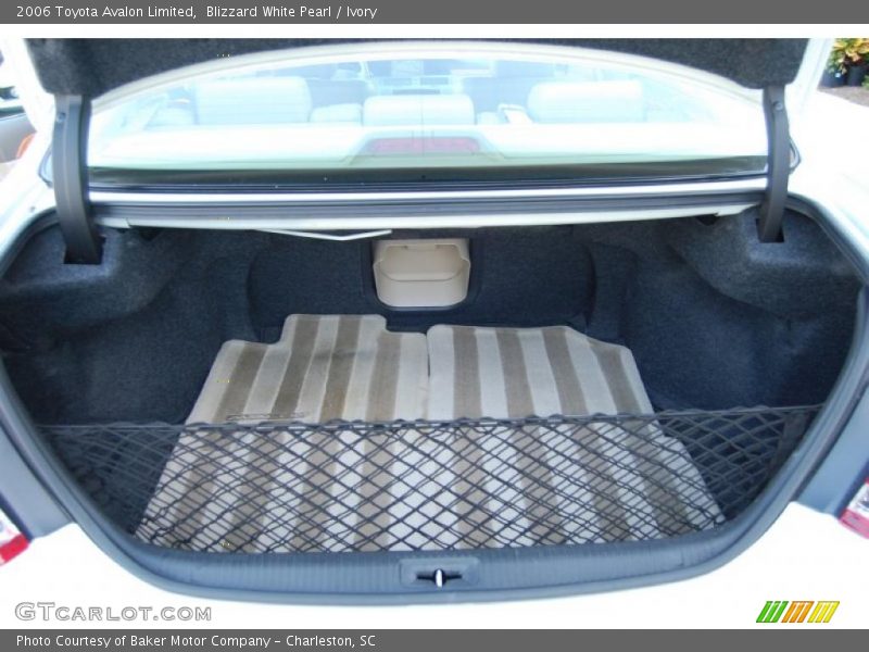  2006 Avalon Limited Trunk
