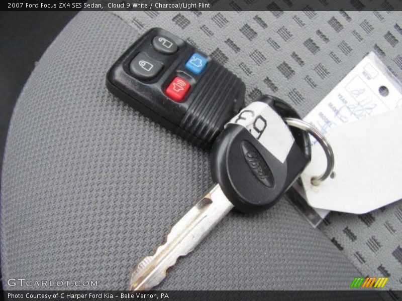 Cloud 9 White / Charcoal/Light Flint 2007 Ford Focus ZX4 SES Sedan