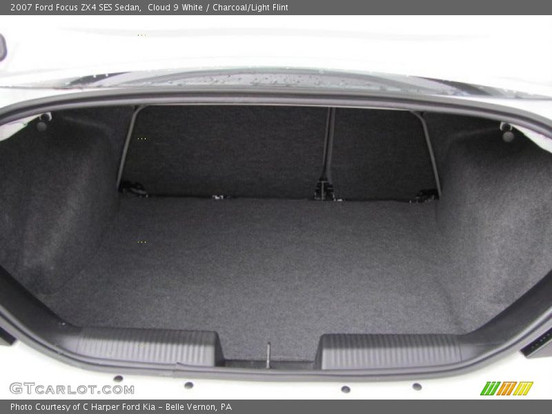 2007 Focus ZX4 SES Sedan Trunk