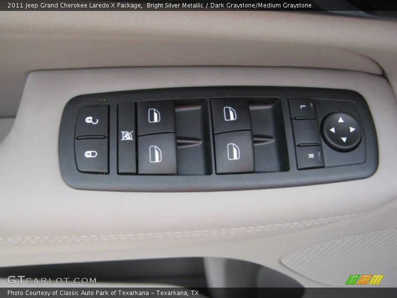 Controls of 2011 Grand Cherokee Laredo X Package