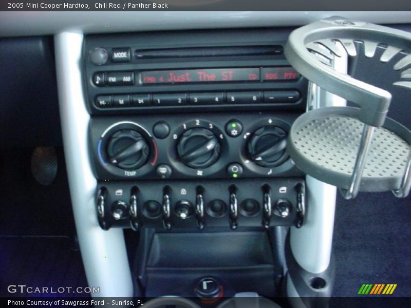 Controls of 2005 Cooper Hardtop
