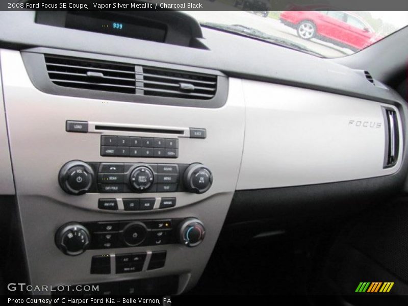 Vapor Silver Metallic / Charcoal Black 2008 Ford Focus SE Coupe