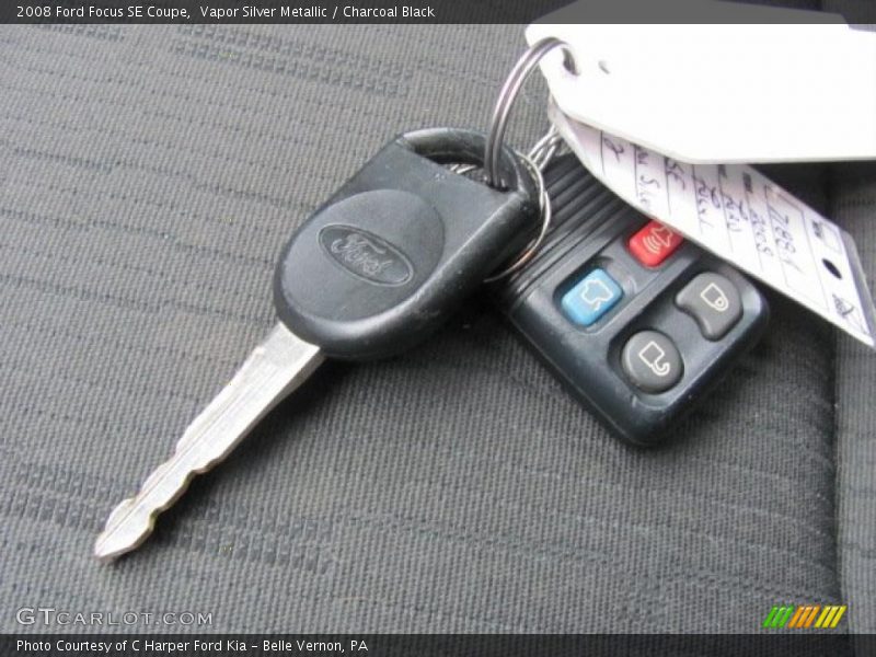 Vapor Silver Metallic / Charcoal Black 2008 Ford Focus SE Coupe