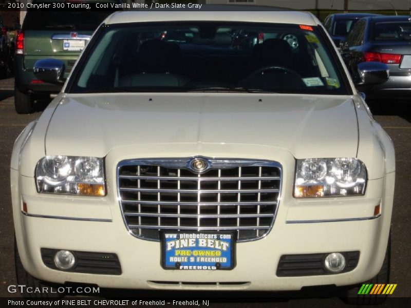 Cool Vanilla White / Dark Slate Gray 2010 Chrysler 300 Touring