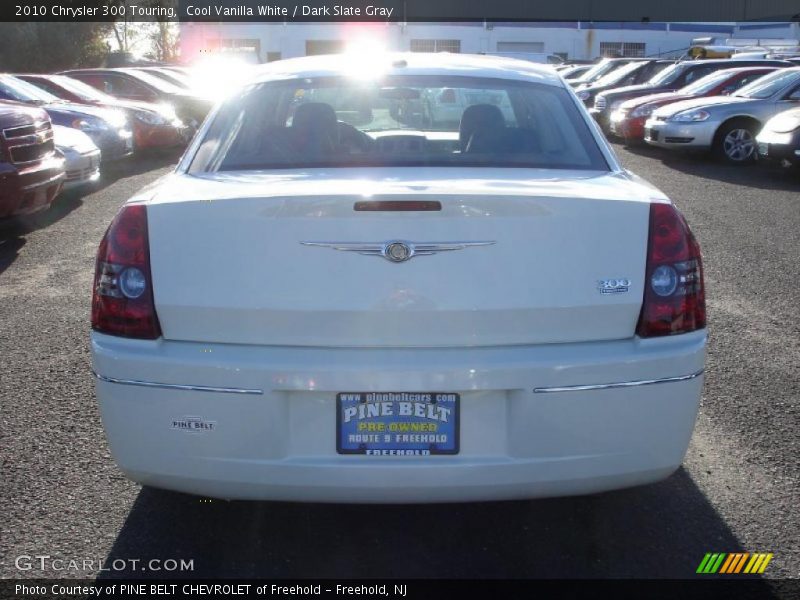 Cool Vanilla White / Dark Slate Gray 2010 Chrysler 300 Touring
