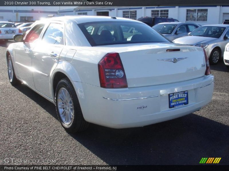 Cool Vanilla White / Dark Slate Gray 2010 Chrysler 300 Touring